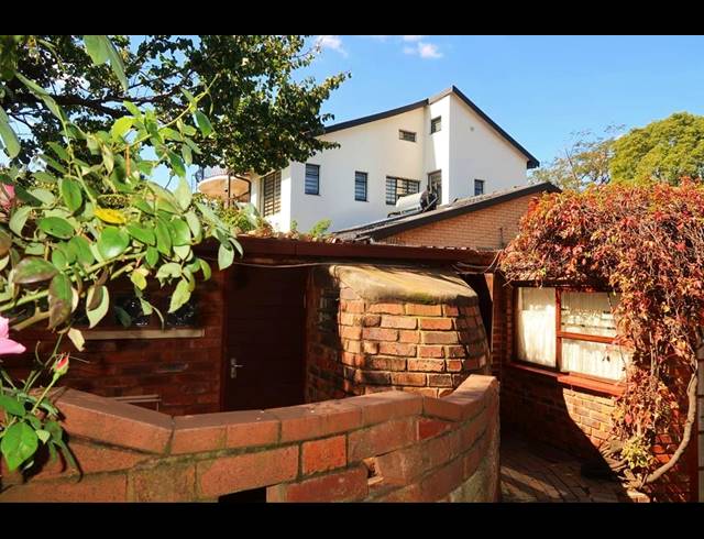 6 BEDROOM FREEHOLD FOR SALE IN SUIDEROORD